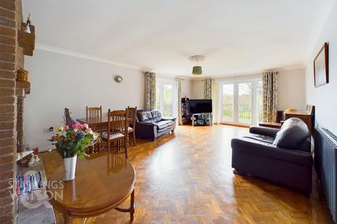 5 bedroom chalet for sale, Church Lane, Norwich NR14