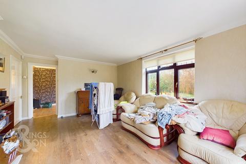 3 bedroom chalet for sale, Boundary Road, Hellesdon, Norwich