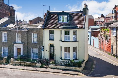4 bedroom end of terrace house for sale, St. Georges Road, Great Yarmouth