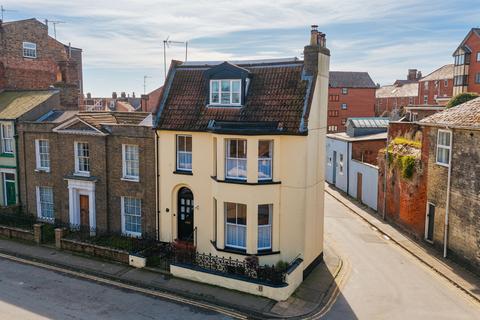 4 bedroom end of terrace house for sale, St. Georges Road, Great Yarmouth