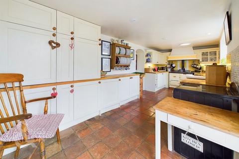 3 bedroom cottage for sale, High Common, Swardeston