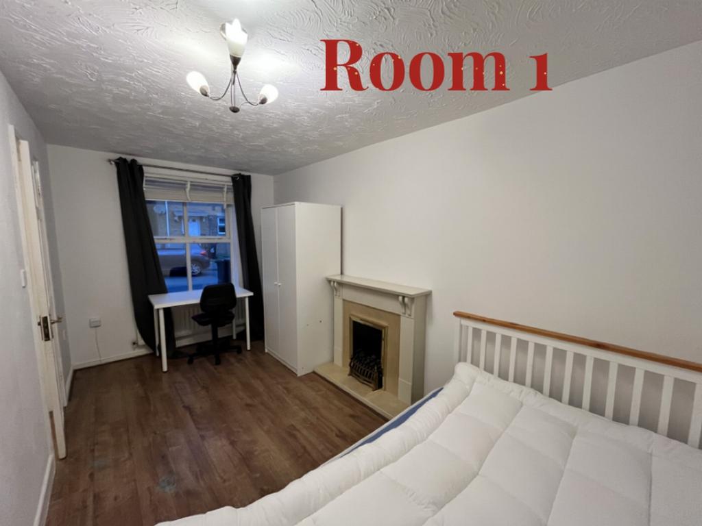 A spacious and well lit double bedroom featurin...