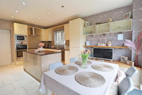 4 bedroom detached house for sale, Clevedon Close, Great Notley