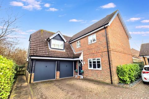 4 bedroom detached house for sale, Clevedon Close, Great Notley