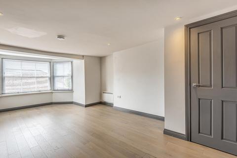 1 bedroom flat for sale, Chesham Town Centre,  Buckinghamshire,  HP5