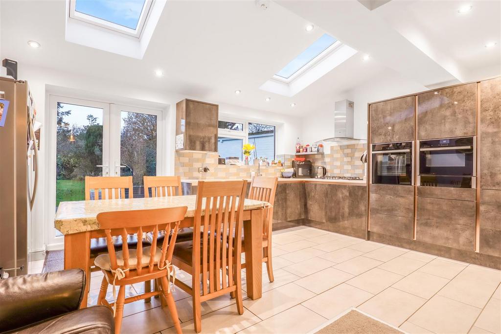 Kitchen/ Dining Room