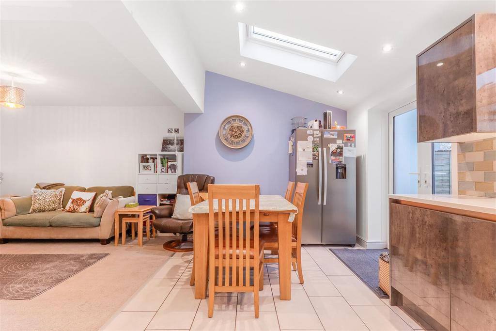 Kitchen/ Dining Room