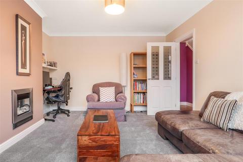 12 Towers Close, Kenilworth, CV8 1FG