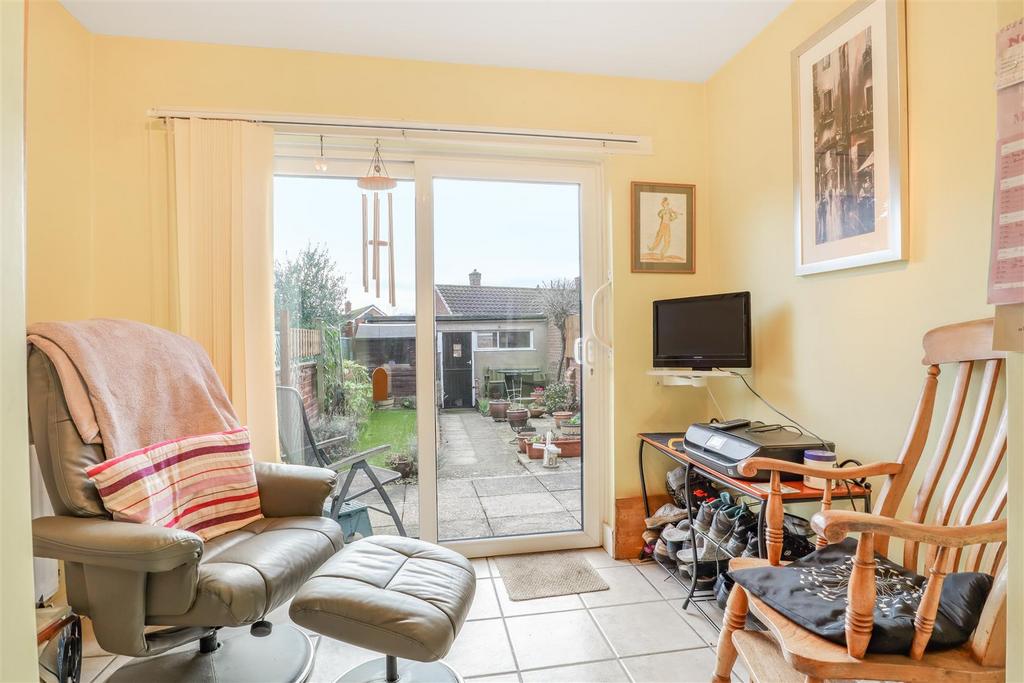 Kitchen/ Breakfast Area