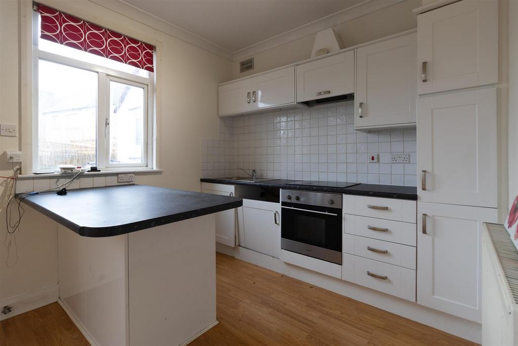 Kitchen with breakfast bar