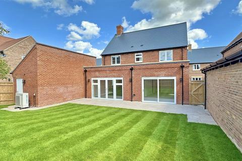 4 bedroom detached house for sale, Stanbridge Road, Haddenham, Buckinghamshire