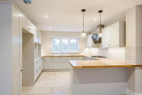 4 bedroom end of terrace house for sale, Happisburgh Road, White Horse Common