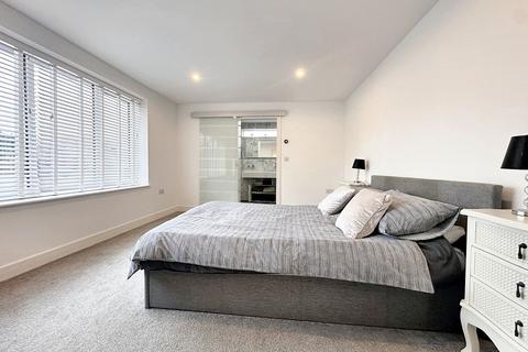 12 Elm Garth, Wetheral, Carlisle, CA4 8LB