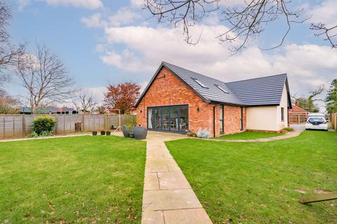 3 bedroom detached bungalow for sale, North Walsham Road, Trunch