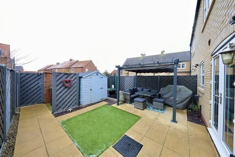 3 bedroom semi-detached house for sale, Hamlet Drive, Kingswood, Hull