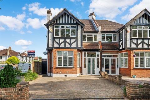8 Hillside Gardens, Wallington, SM6 9NY