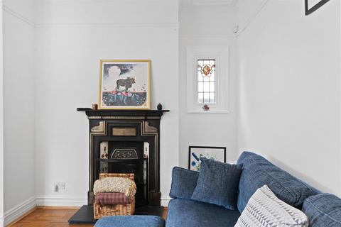 8 Hillside Gardens, Wallington, SM6 9NY