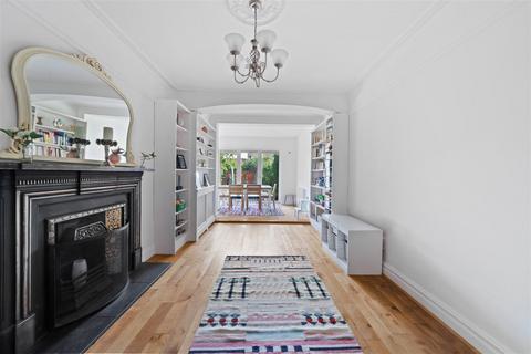 8 Hillside Gardens, Wallington, SM6 9NY