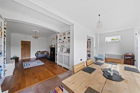8 Hillside Gardens, Wallington, SM6 9NY