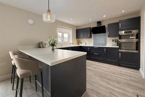 5 bedroom detached house for sale, King's Meadow, Leadenham, Lincoln