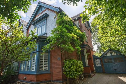 5 bedroom semi-detached house for sale