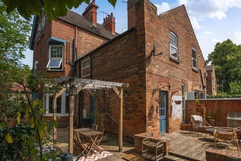 6 Redcliffe Road, Nottingham, NG3 5BT