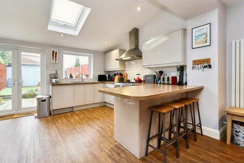 4 bedroom terraced house for sale, Victorian home within central Clevedon location