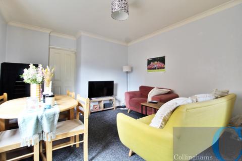 3 bedroom flat to rent, Tooting Bec Road, London SW17