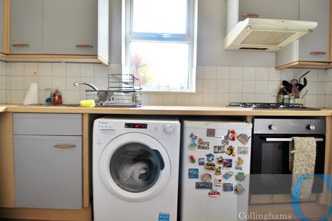 3 bedroom flat to rent, Tooting Bec Road, London SW17