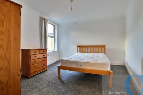 3 bedroom flat to rent, Tooting Bec Road, London SW17