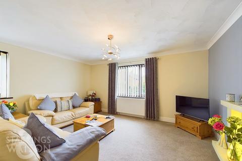 2 bedroom flat for sale, Globe Lane, Blofield, Norwich