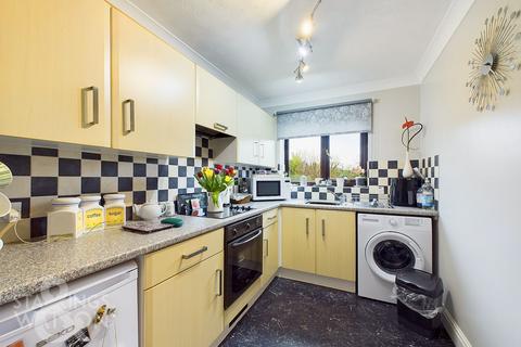 2 bedroom flat for sale, Globe Lane, Blofield, Norwich