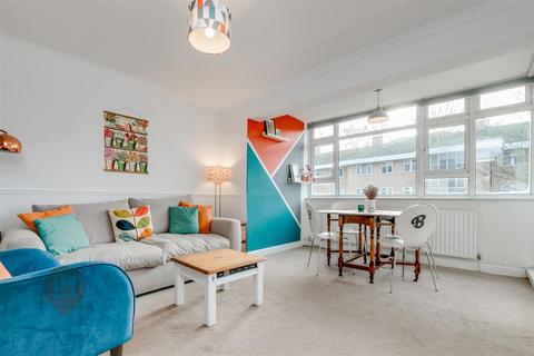 2 bedroom flat for sale, Smithwood Close, London