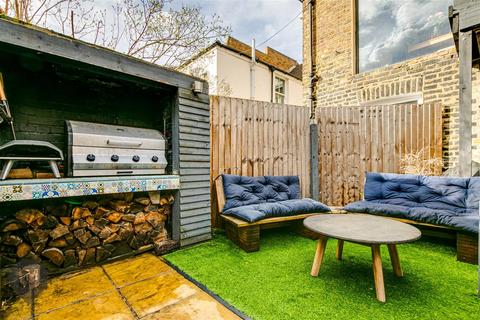 184 Replingham Road, London, SW18 5LJ