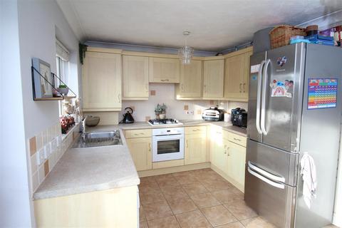 3 bedroom house to rent, Oakham Drive, Lydd TN29