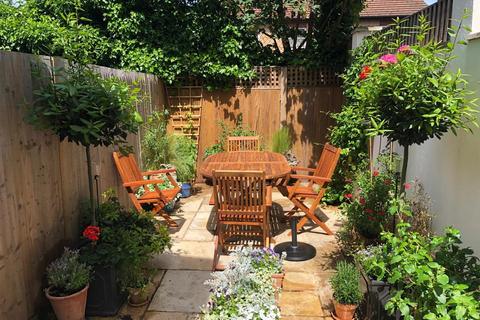 50 Smeaton Road, London, SW18 5JH
