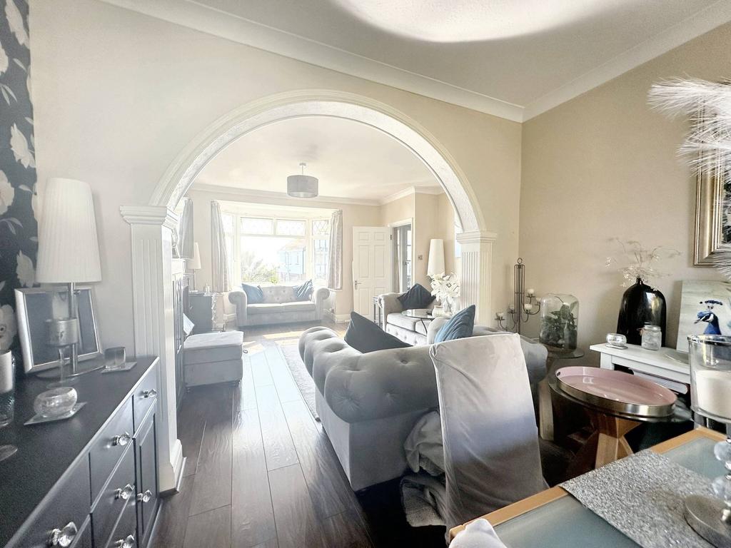 Lounge-Dining Room