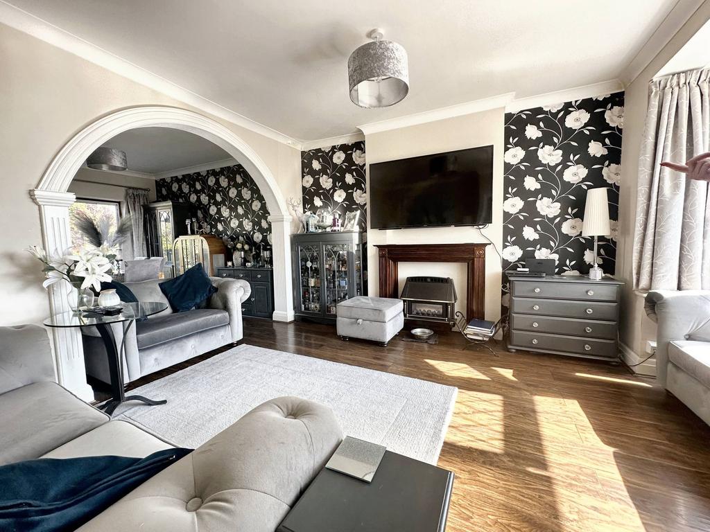 Lounge-Dining Room