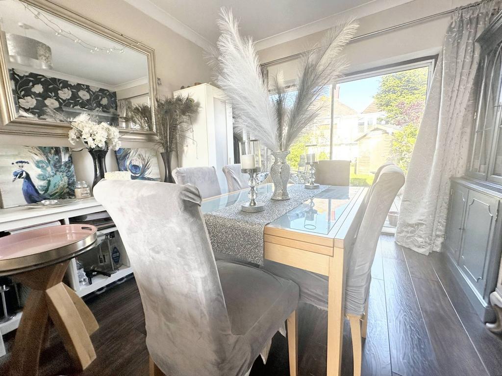 Lounge-Dining Room