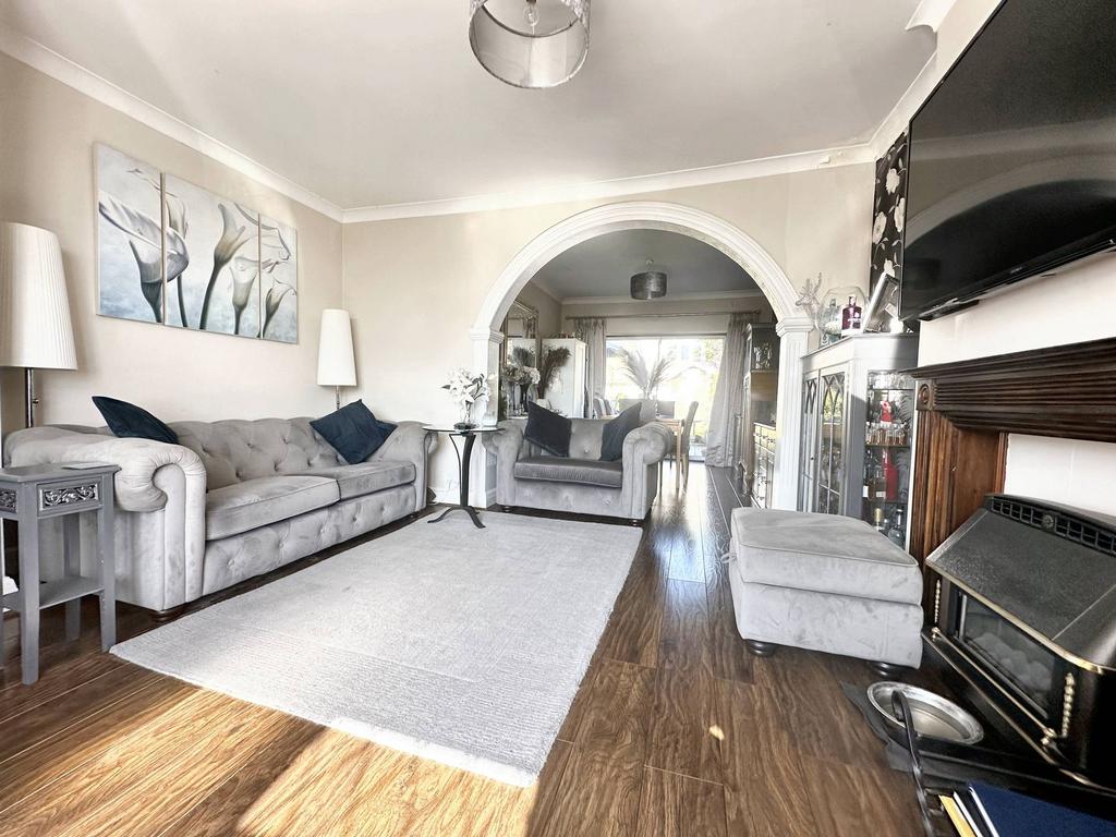 Lounge-Dining Room