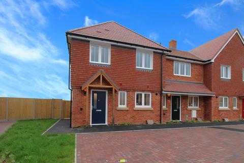 3 bedroom terraced house to rent, Maude Close, New Romney TN28