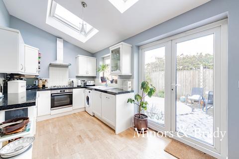 3 bedroom semi-detached house for sale, Highland Avenue, Norwich