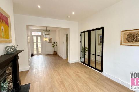 Victoria Road, Folkestone, Kent, CT19 5AT