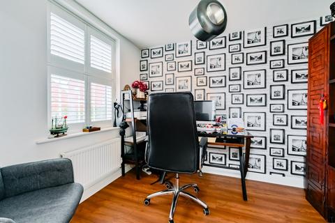 28 Bow Road, Brooklands, Milton Keynes, MK10 7GN