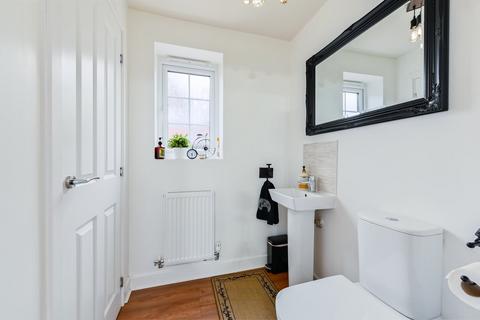 28 Bow Road, Brooklands, Milton Keynes, MK10 7GN