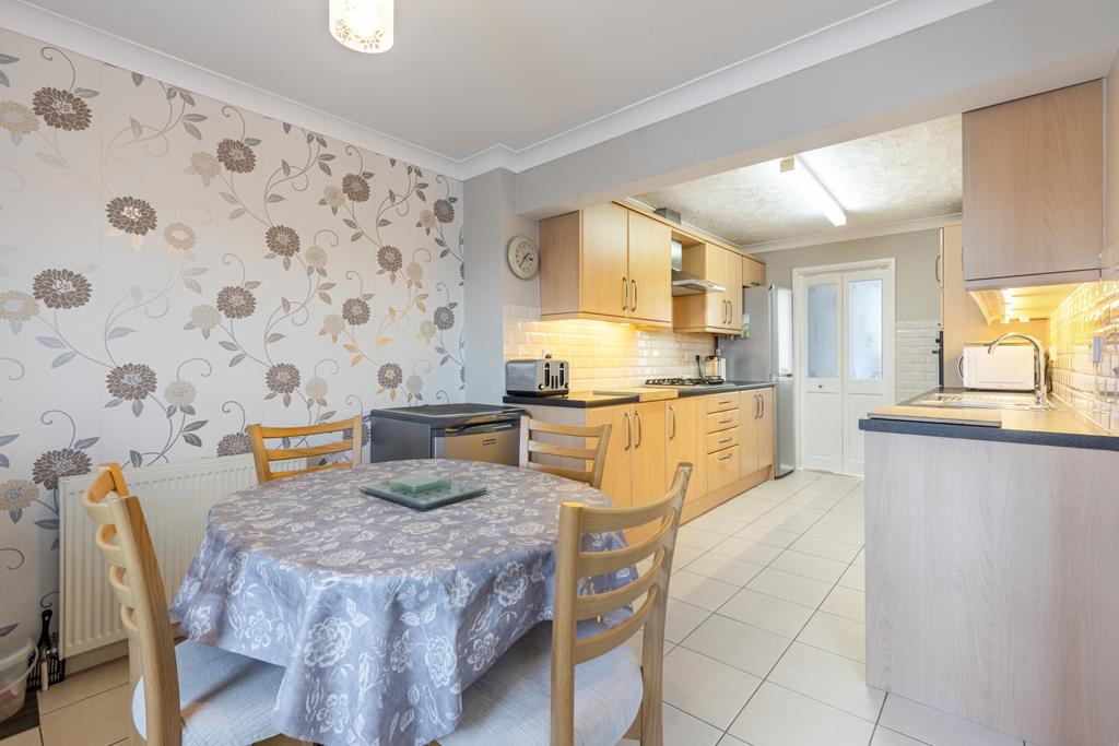 A10   35 Lakes Road, Brixham   241120