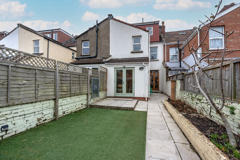 17 Upton Road, Bristol, BS3 1LW