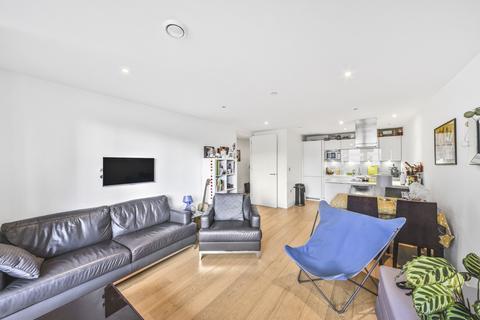 2 bedroom flat for sale, Kensington Apartments, London E1