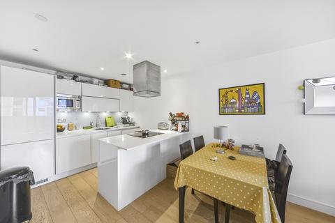 2 bedroom flat for sale, Kensington Apartments, London E1