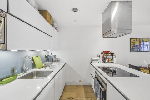 2 bedroom flat for sale, Kensington Apartments, London E1